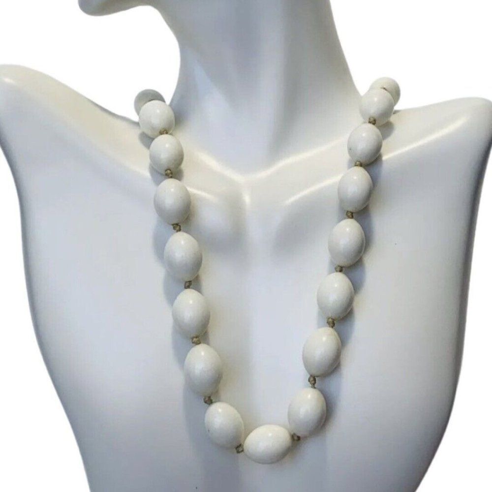 Vintage Crown Trifari White Double Knotted Beaded Gold Tone Necklace 18”